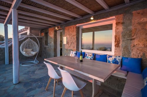 Sugar Blue, Terrace/patio