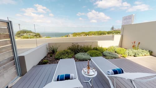 7 on Marine, Terrace/patio
