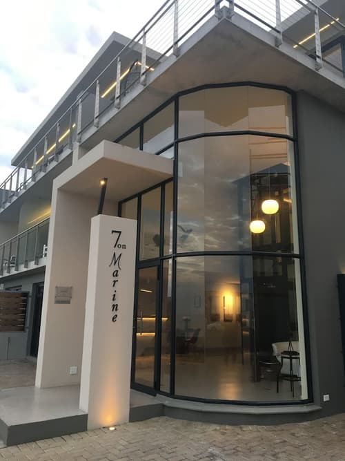 7 on Marine, Primary image