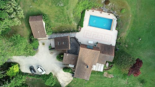 En Rouge et Noir, Aerial view