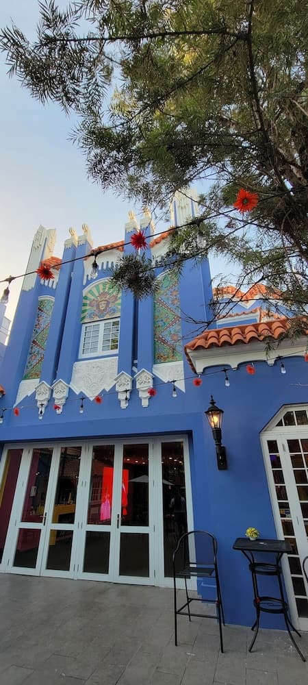 The Fox Hotel, Exterior