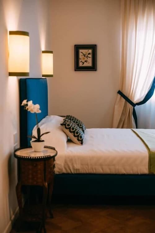 Flor in Florence, Room