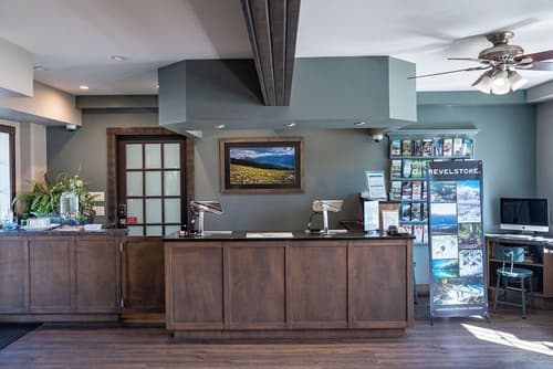 Swiss Chalet Motel, Reception