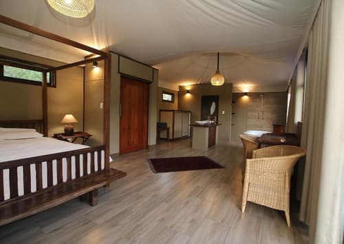 Inzalo Safari Lodge, Room