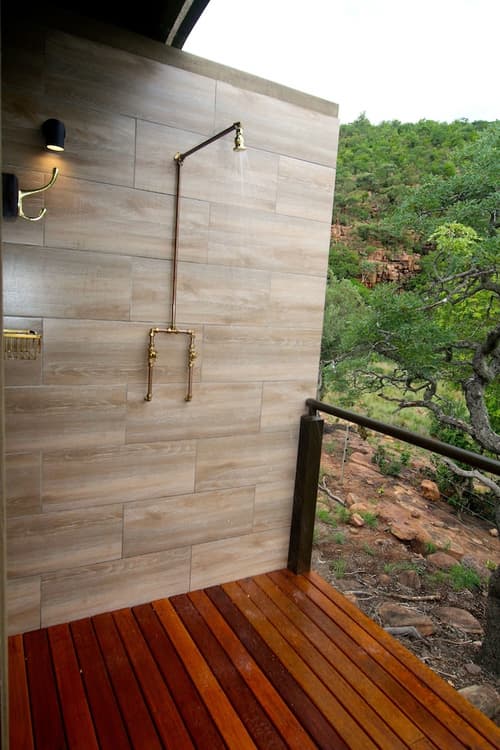 Inzalo Safari Lodge, Bathroom shower