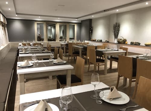 Hotel Ribaeta, Restaurant