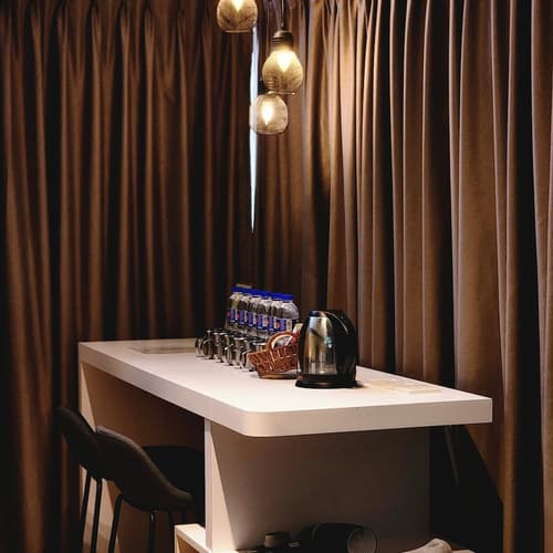 Boulder Valley, Room