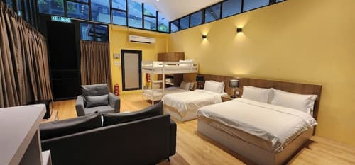 Boulder Valley, Room