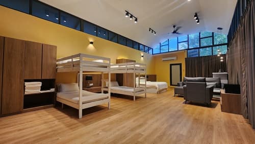 Boulder Valley, Room