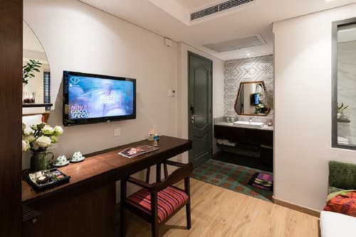 Au Lac Legend Hotel, Room