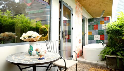 Au Lac Legend Hotel, Balcony