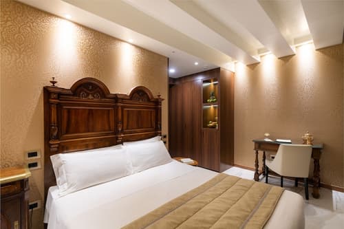 Palazzo San Lorenzo, Room