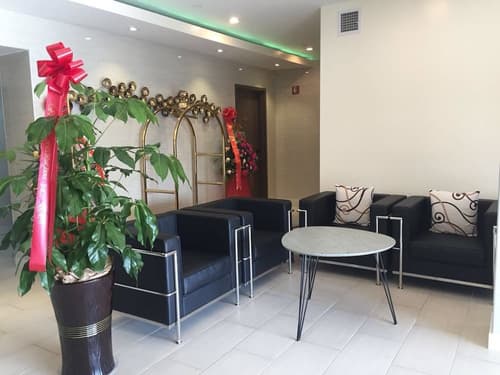 Queens Hotel, Lobby sitting area