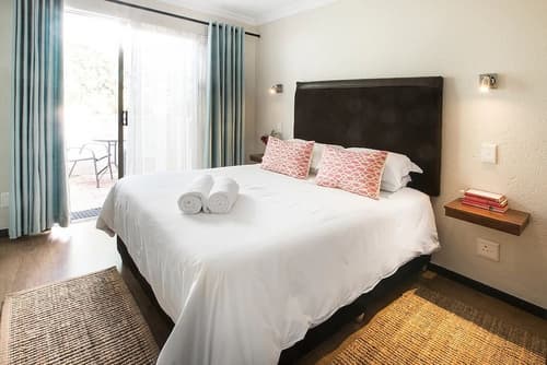 Sandton Slippers, Room