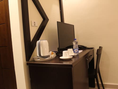 Shaqilath Hotel, Television