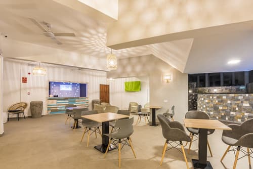 Azur Paradise, Lobby