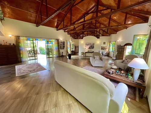 Pink Flamingo Boutique Hotel, Interior entrance