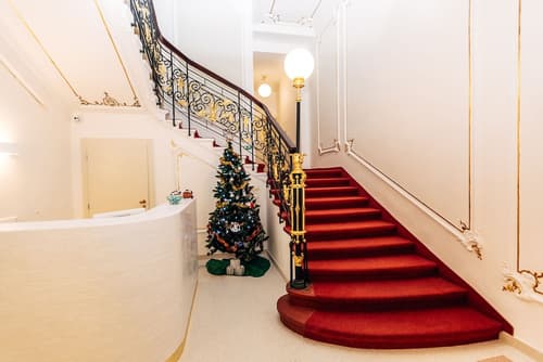 Hotel Golden Lamb, Reception