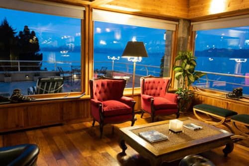 Cacique Inacayal Lake & Spa Hotel, Lobby sitting area