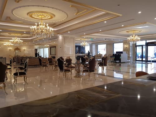 Ottoman's Life Hotel Deluxe, Interior entrance