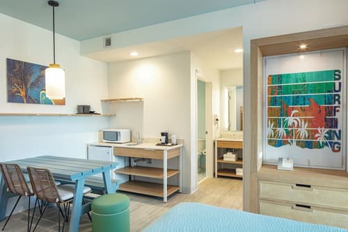 Universal's Endless Summer Resort - Dockside Inn and Suites, Room