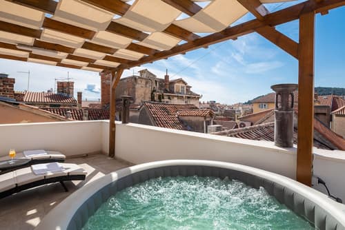 Le Premier Luxury Rooms, Room