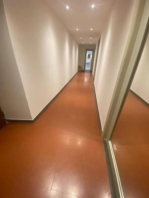 Oro B22, Interior entrance