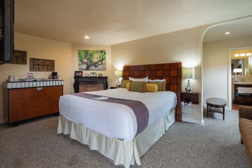 Vendange Carmel Inn & Suites, Room