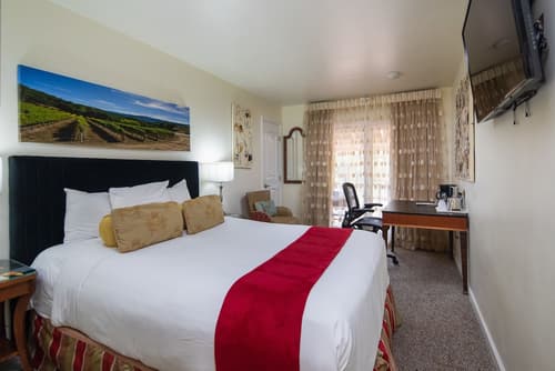 Vendange Carmel Inn & Suites, Room