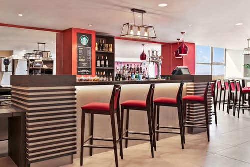 Ramada by Wyndham East Kilbride, Bar (on property)