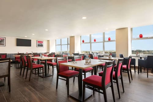 Ramada by Wyndham East Kilbride, Breakfast area
