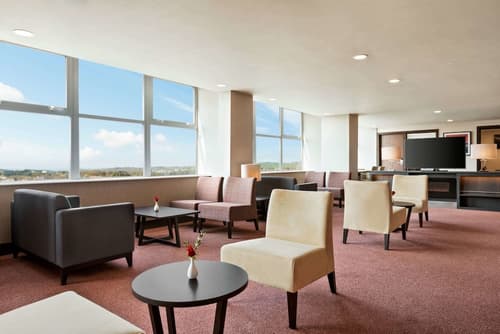 Ramada by Wyndham East Kilbride, Lobby