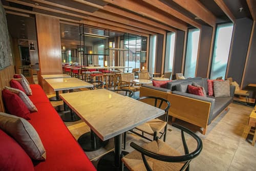 Hampton by Hilton Bariloche, Lobby