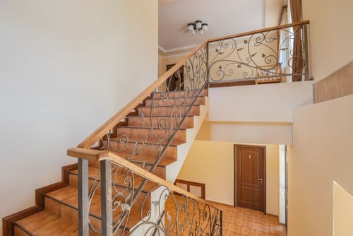 Ariana Family Hotel, Reception