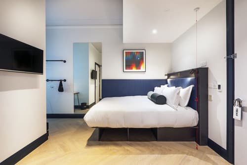 The Hendrick Smithfield, Room