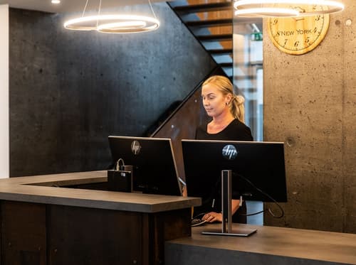 Hotel South Coast, Reception