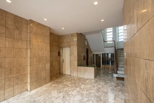 Hotel Laura, Interior entrance