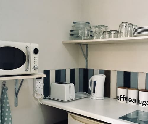 Dolphin Circle B&B, Room