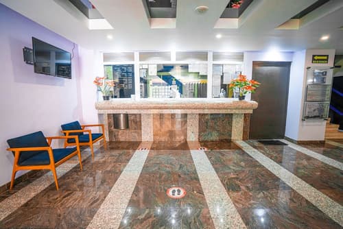 Hotel Embassy, Reception