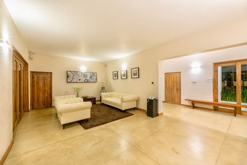 Aryana Hotel, Reception