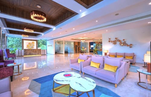 Golden Tulip Agra, Lobby sitting area