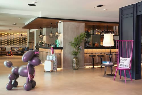 Moxy Patra Marina, Lobby