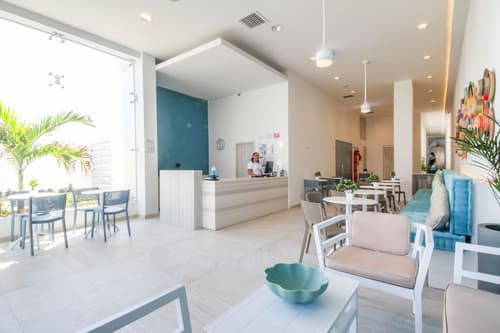 Azure Lofts & Pool Hotel, Reception