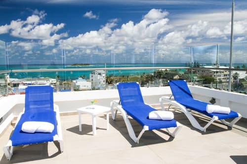 Azure Lofts & Pool Hotel, Pool