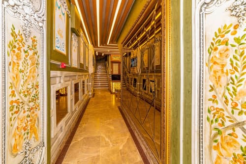 GoldenSand Hotel, Interior entrance