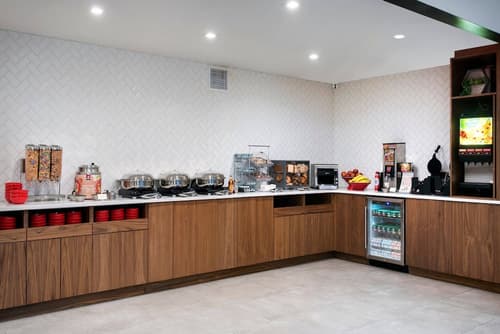 TownePlace Suites by Marriott New York Long Island City/Manhattan View, Breakfast meal