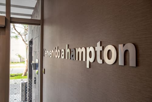 Hampton by Hilton Lima San Isidro, Interior entrance