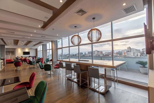 Hampton by Hilton Lima San Isidro, Restaurant