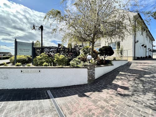 Bojangles Guest House, Front of property