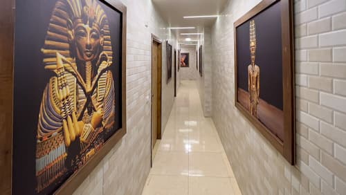 Giza Pyramids View Inn, Interior entrance